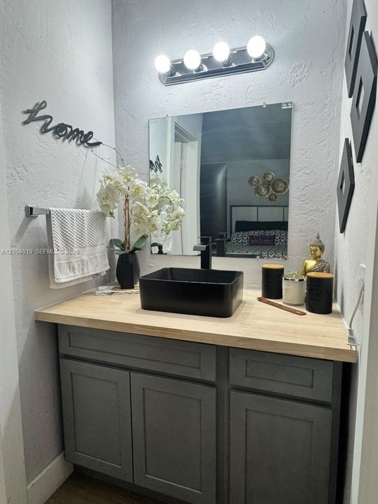 For Rent: $1,800 (1 beds, 1 baths, 572 Square Feet)