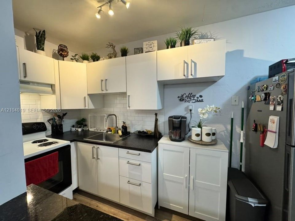 For Rent: $1,800 (1 beds, 1 baths, 572 Square Feet)