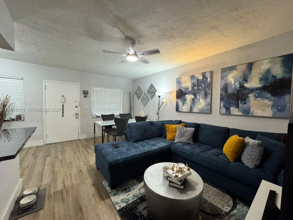 For Rent: $1,800 (1 beds, 1 baths, 572 Square Feet)
