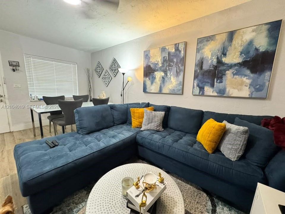 For Rent: $1,800 (1 beds, 1 baths, 572 Square Feet)
