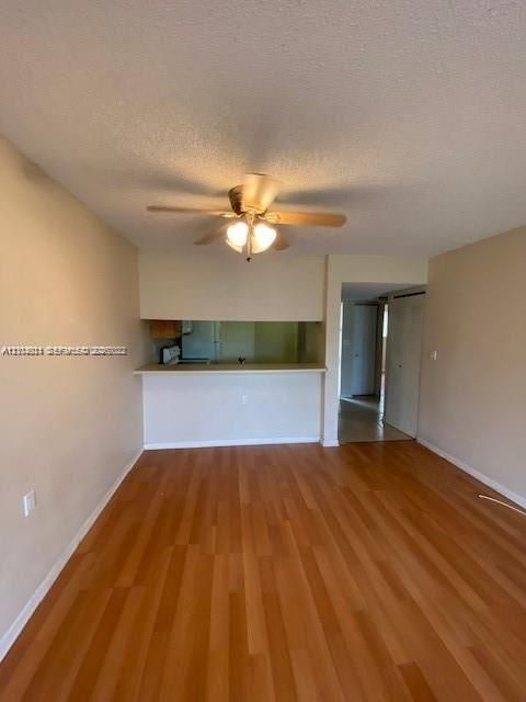 For Rent: $2,300 (3 beds, 2 baths, 923 Square Feet)