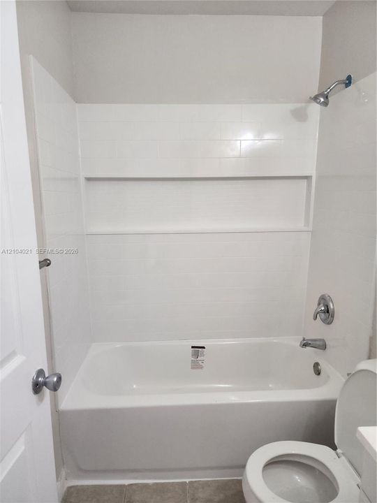 For Rent: $2,300 (3 beds, 2 baths, 923 Square Feet)