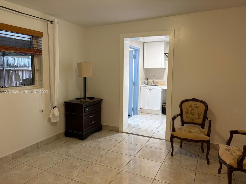 En Renta: $1,250 (1 camas, 1 baños, 1838 Pies cuadrados)