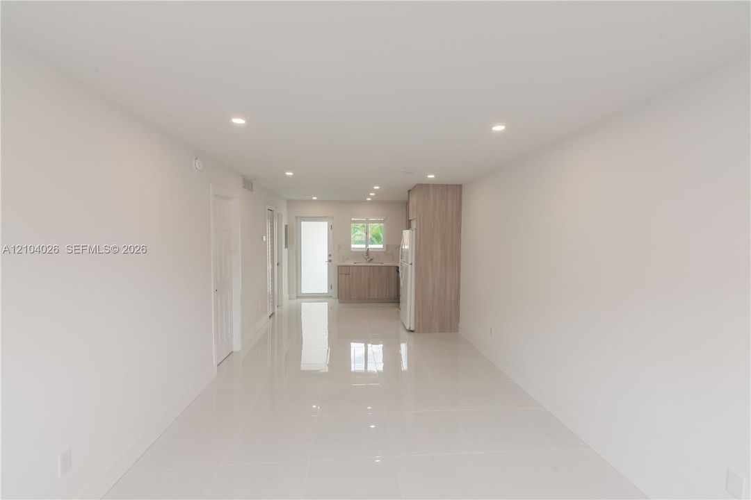 For Rent: $2,000 (1 beds, 1 baths, 658 Square Feet)