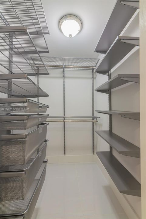 For Rent: $2,000 (1 beds, 1 baths, 658 Square Feet)