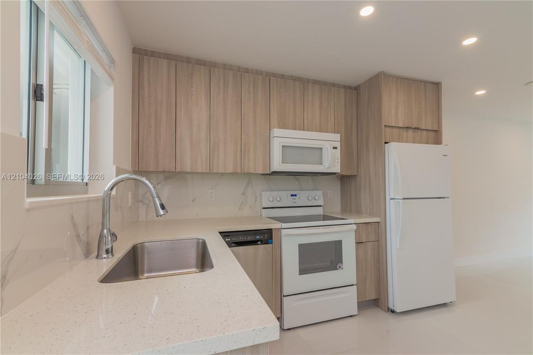 For Rent: $2,000 (1 beds, 1 baths, 658 Square Feet)