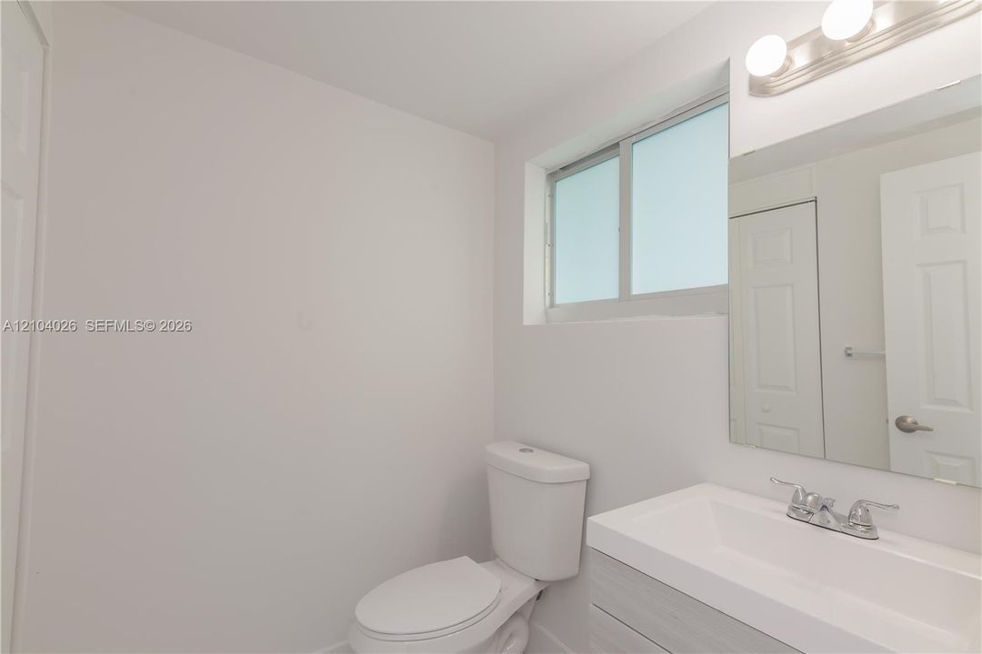 For Rent: $2,000 (1 beds, 1 baths, 658 Square Feet)