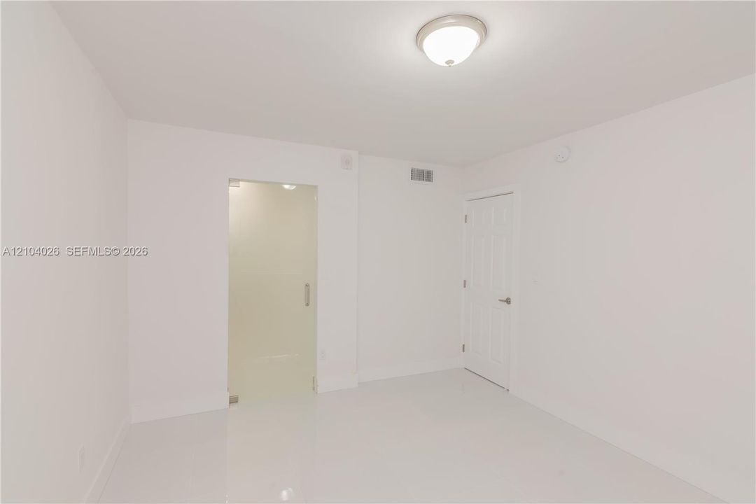 For Rent: $2,000 (1 beds, 1 baths, 658 Square Feet)