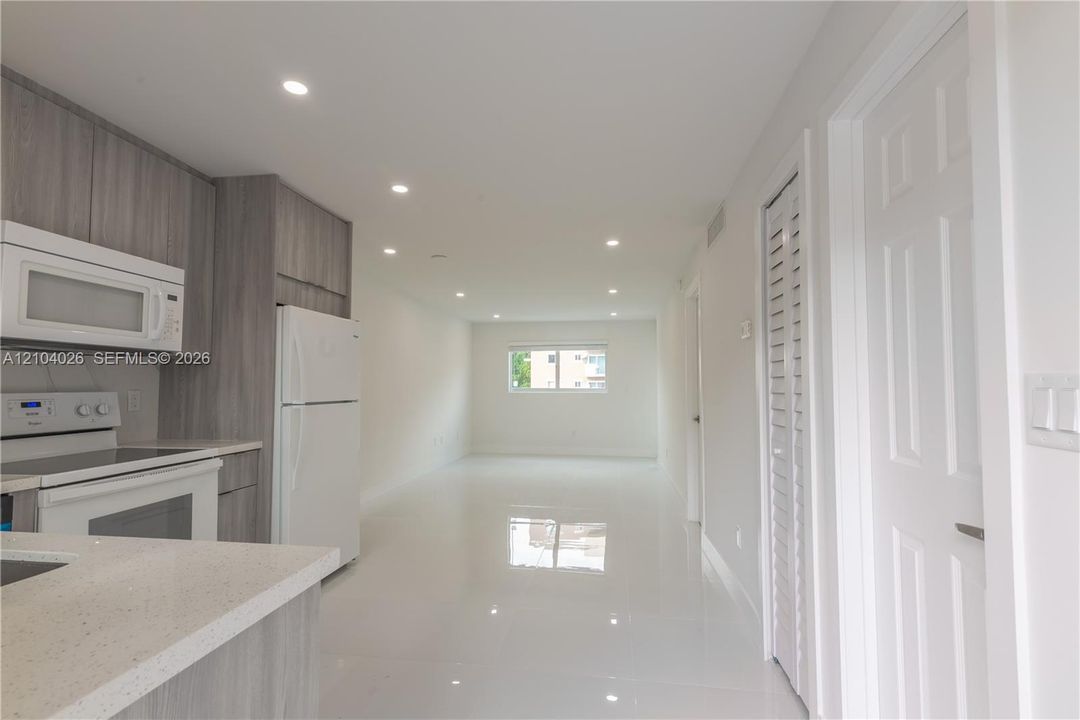 For Rent: $2,000 (1 beds, 1 baths, 658 Square Feet)