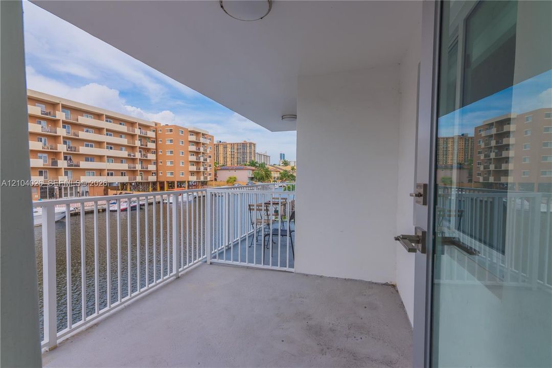 For Rent: $2,000 (1 beds, 1 baths, 658 Square Feet)