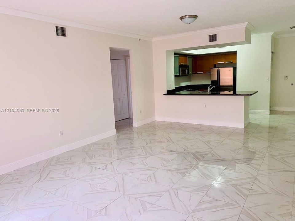 For Rent: $3,250 (2 beds, 2 baths, 1041 Square Feet)