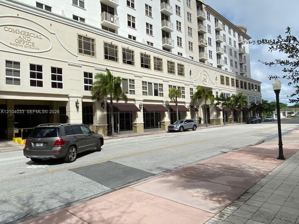 For Rent: $3,250 (2 beds, 2 baths, 1041 Square Feet)