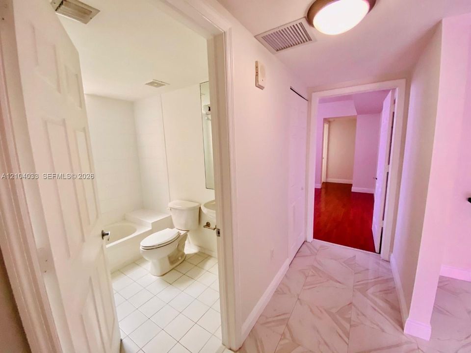 For Rent: $3,250 (2 beds, 2 baths, 1041 Square Feet)
