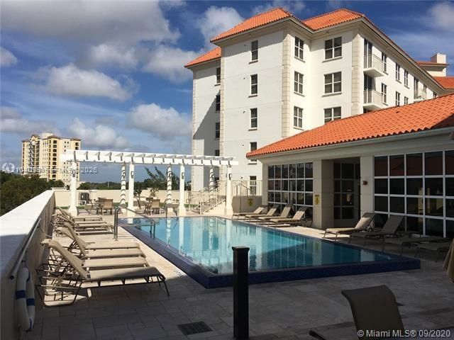 For Rent: $3,250 (2 beds, 2 baths, 1041 Square Feet)