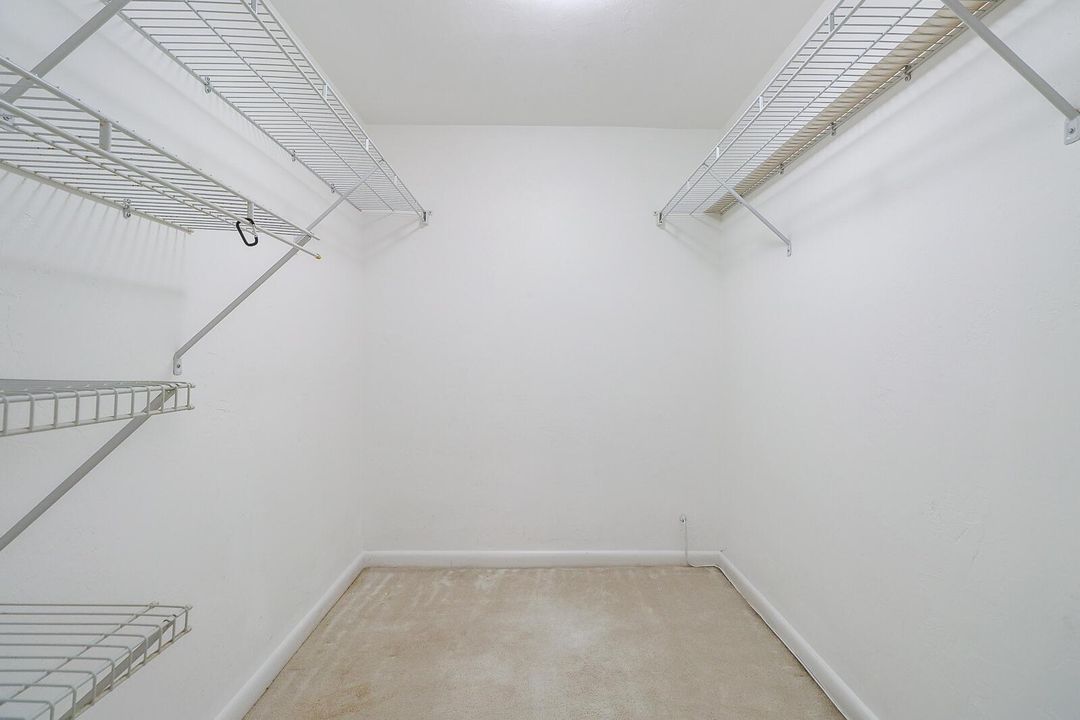 10-Master Closet