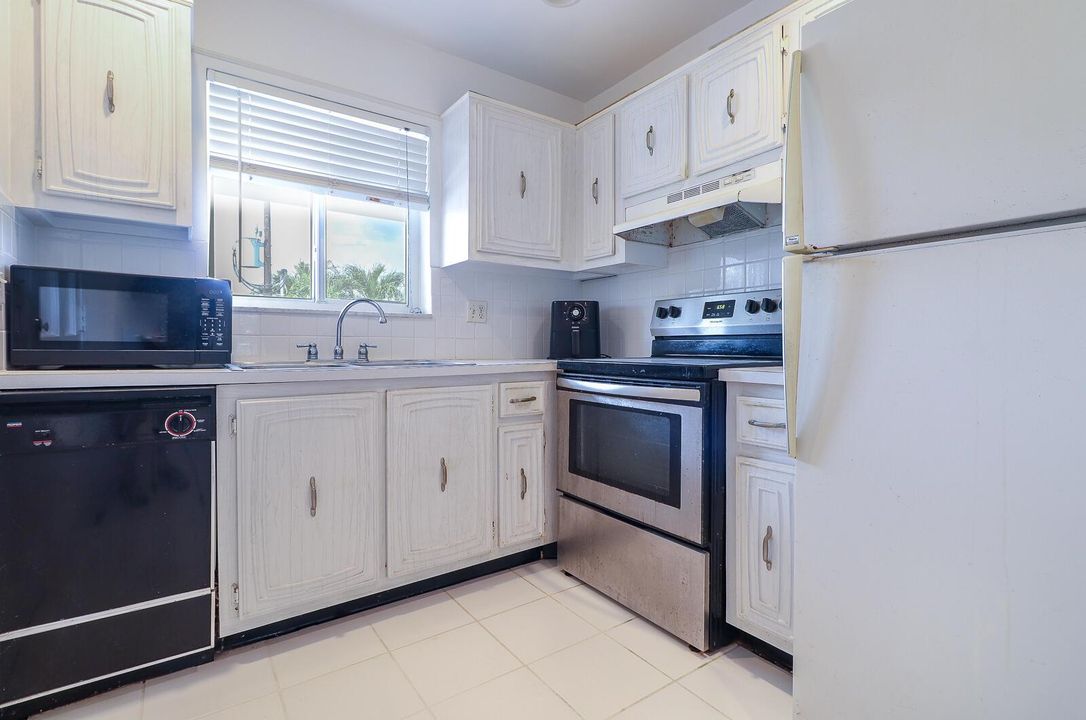 14-Kitchen