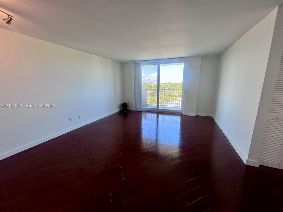 En Venta: $289,000 (2 camas, 2 baños, 963 Pies cuadrados)