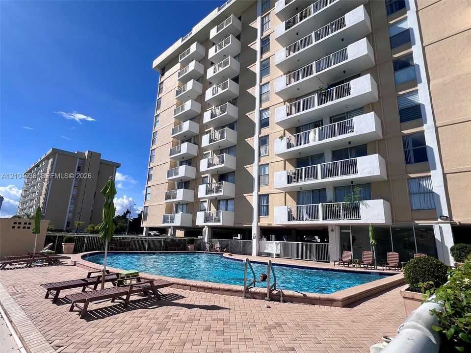 En Venta: $289,000 (2 camas, 2 baños, 963 Pies cuadrados)