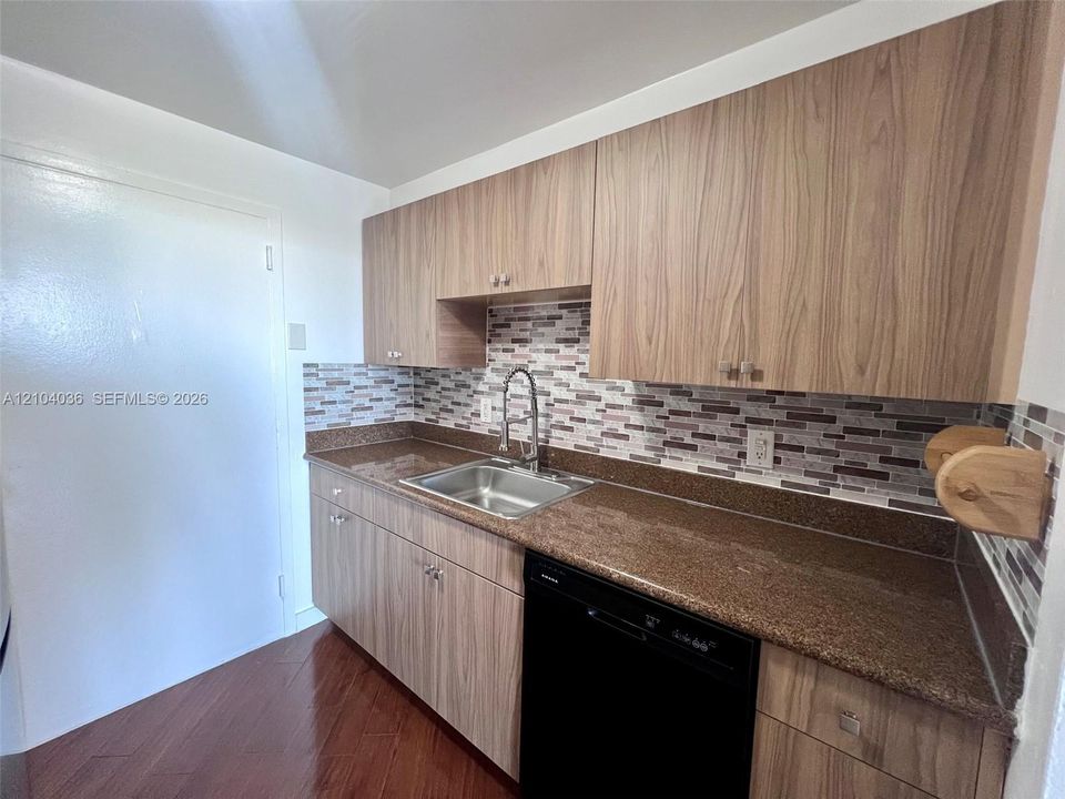 En Venta: $289,000 (2 camas, 2 baños, 963 Pies cuadrados)