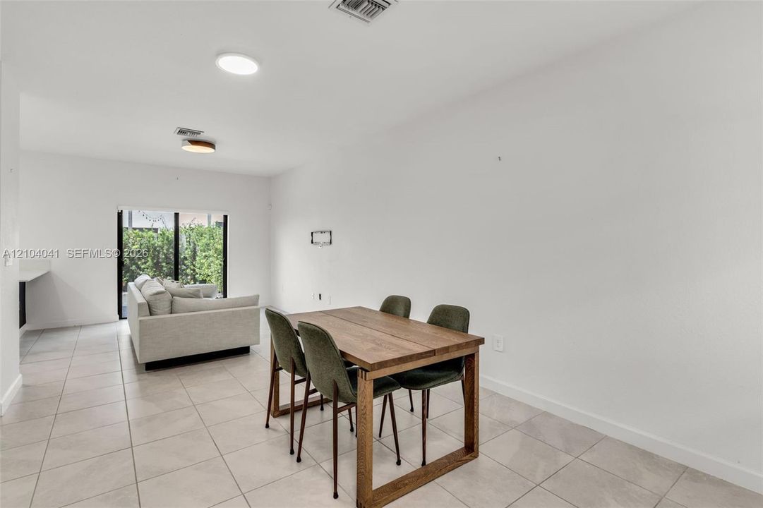En Venta: $460,000 (3 camas, 2 baños, 1331 Pies cuadrados)