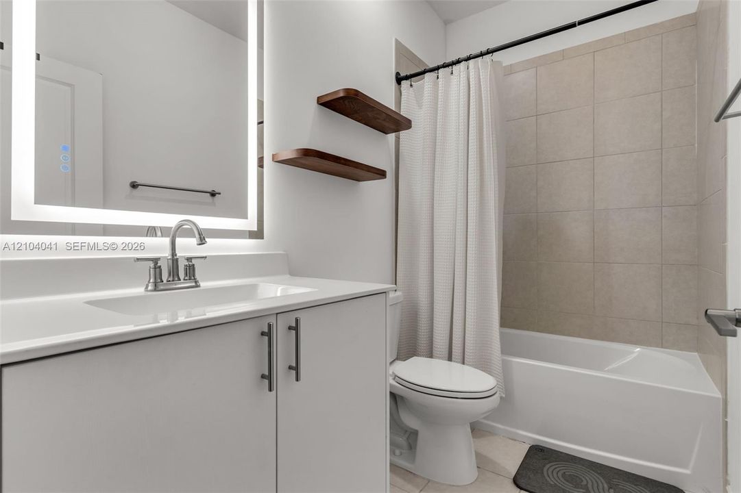 En Venta: $460,000 (3 camas, 2 baños, 1331 Pies cuadrados)
