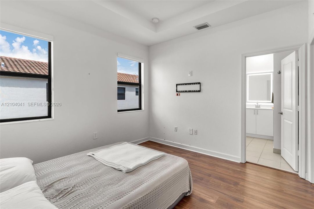 En Venta: $460,000 (3 camas, 2 baños, 1331 Pies cuadrados)