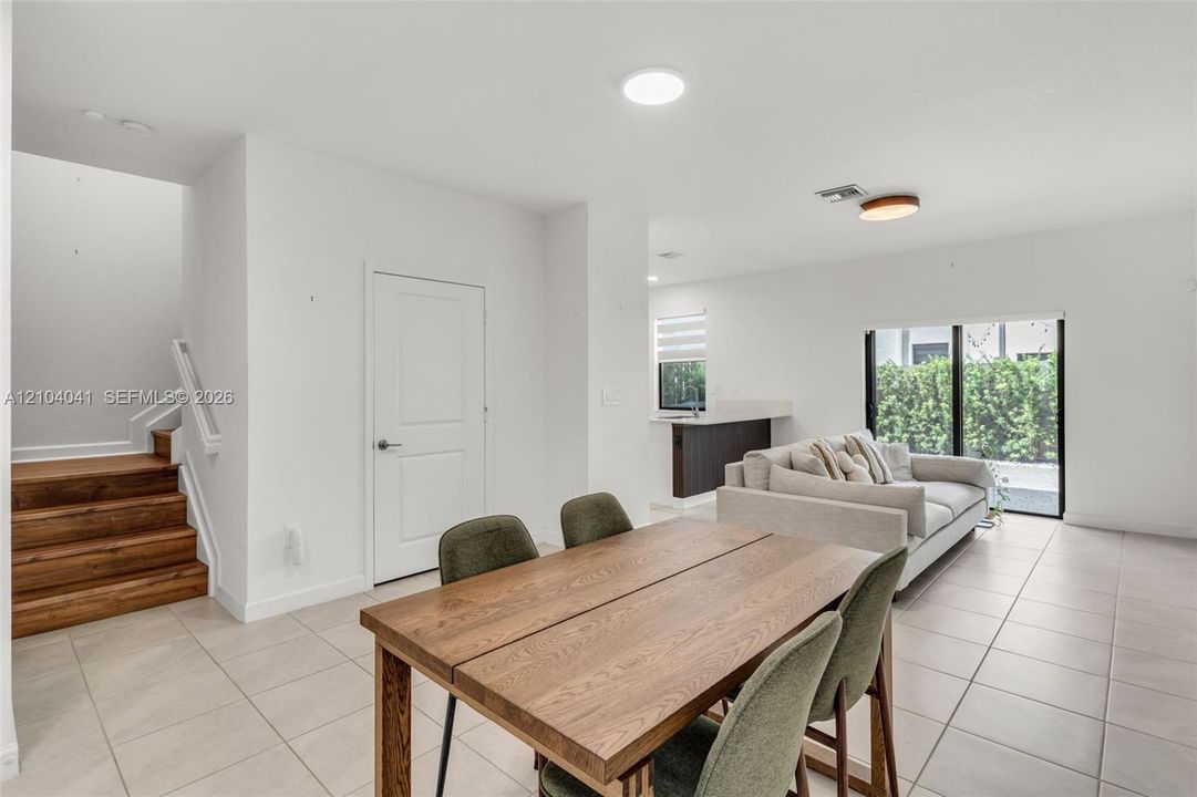 En Venta: $460,000 (3 camas, 2 baños, 1331 Pies cuadrados)