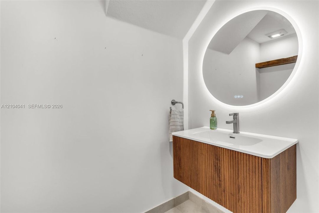 En Venta: $460,000 (3 camas, 2 baños, 1331 Pies cuadrados)