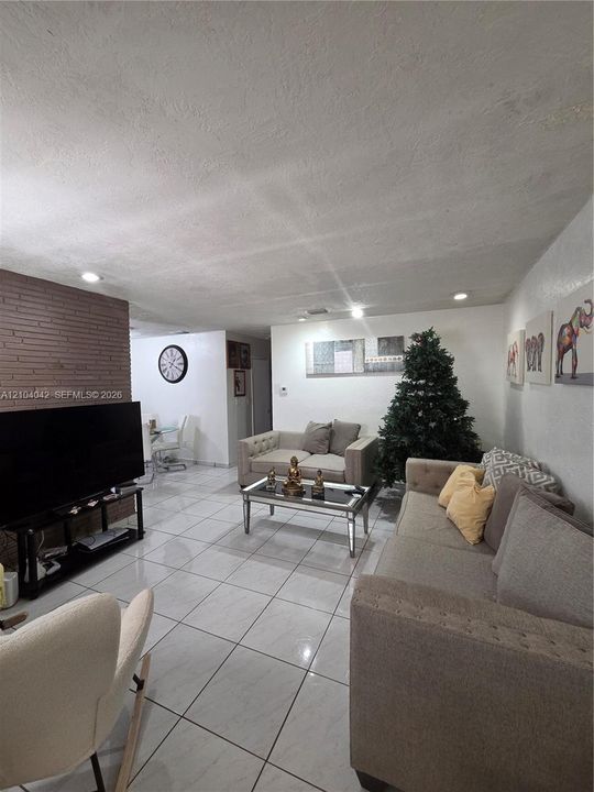 For Sale: $489,900 (3 beds, 1 baths, 1162 Square Feet)