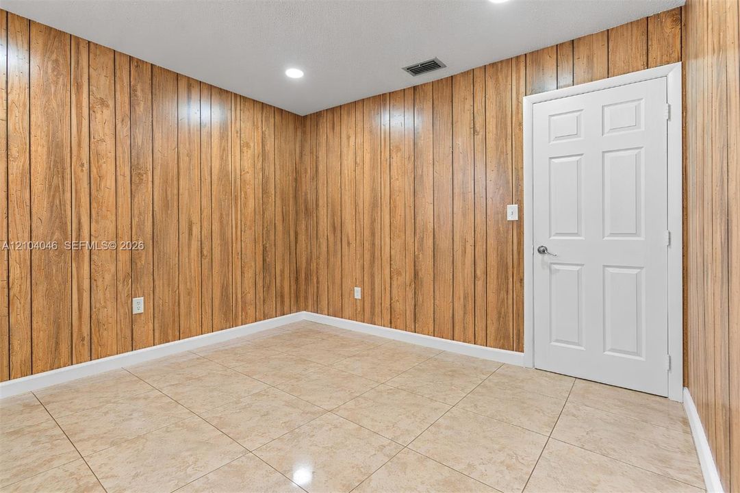 For Sale: $699,900 (4 beds, 3 baths, 1983 Square Feet)