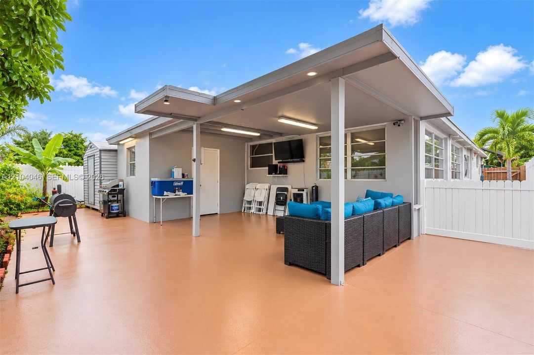 For Sale: $699,900 (4 beds, 3 baths, 1983 Square Feet)