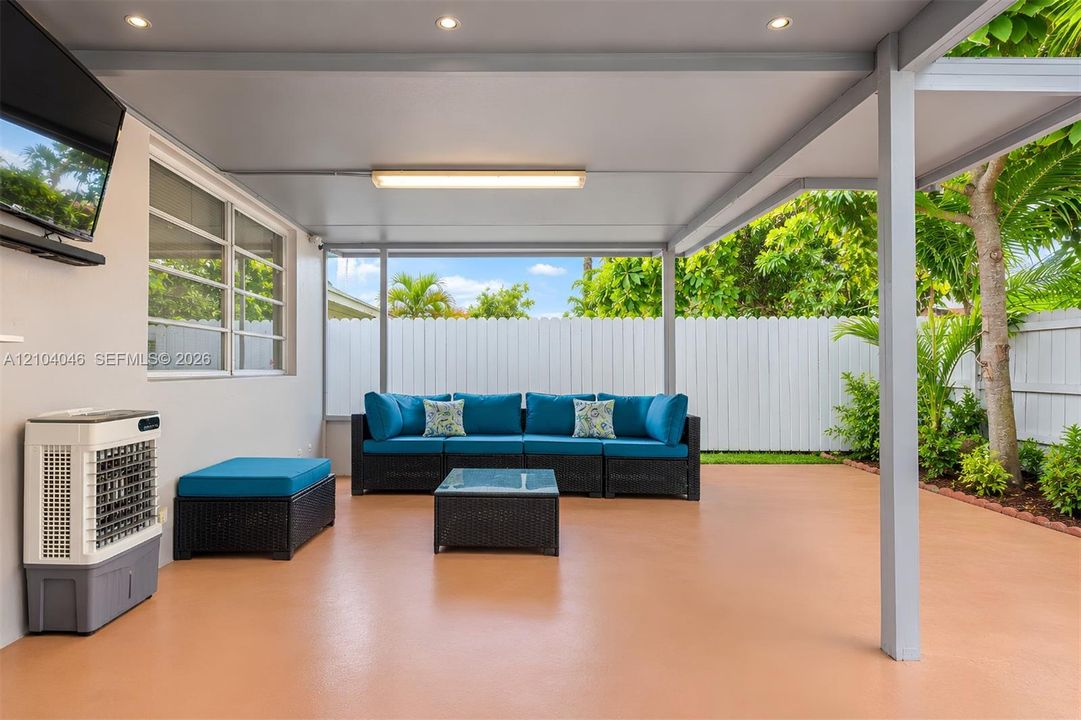 For Sale: $699,900 (4 beds, 3 baths, 1983 Square Feet)