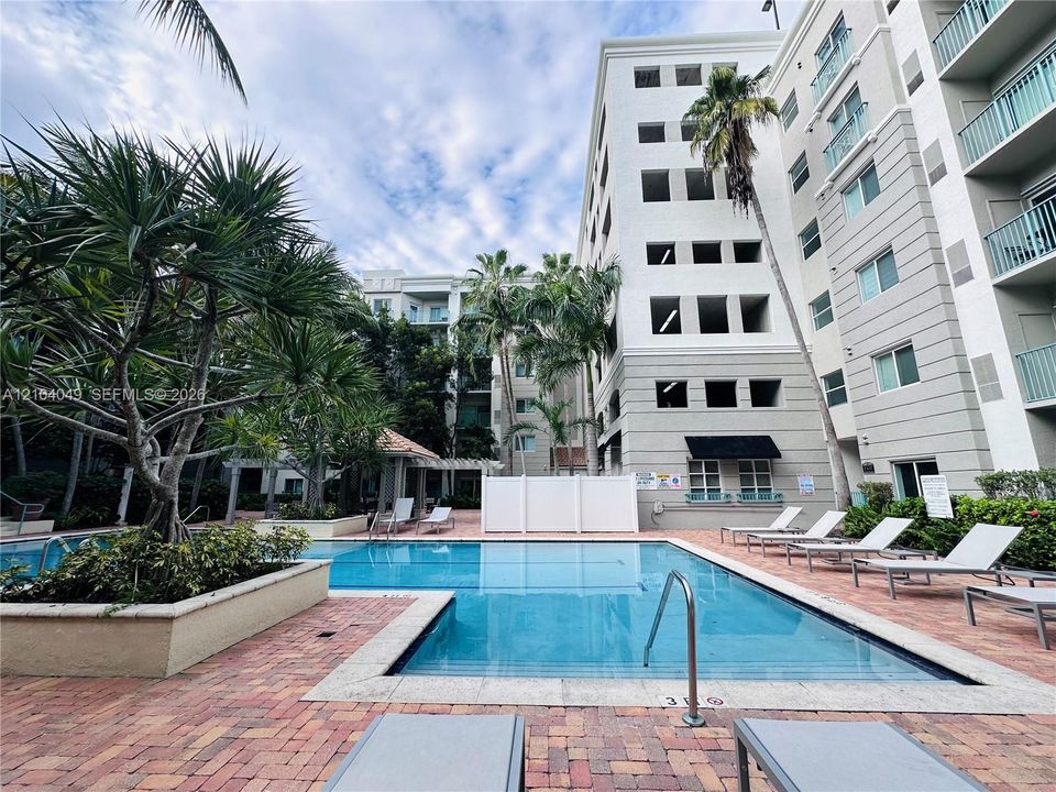 出租: $2,000 (1 贝兹, 1 浴室, 652 平方英尺)