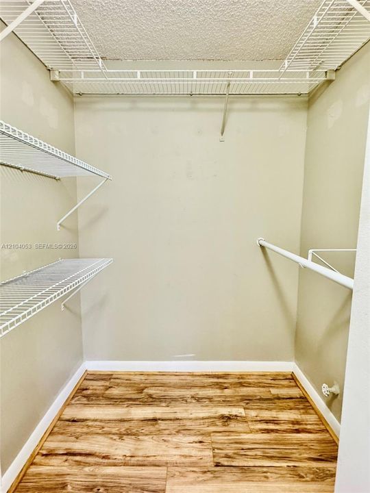 For Rent: $2,000 (2 beds, 2 baths, 963 Square Feet)