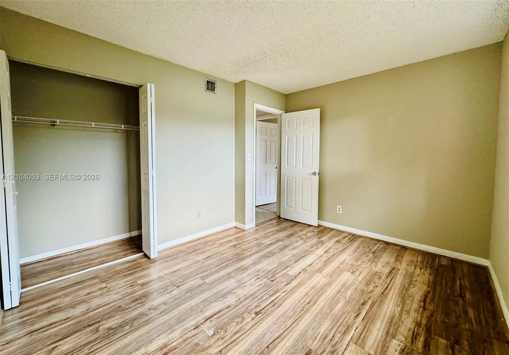 For Rent: $2,000 (2 beds, 2 baths, 963 Square Feet)