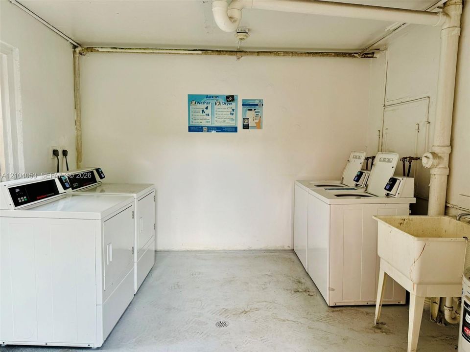 For Rent: $2,000 (2 beds, 2 baths, 963 Square Feet)