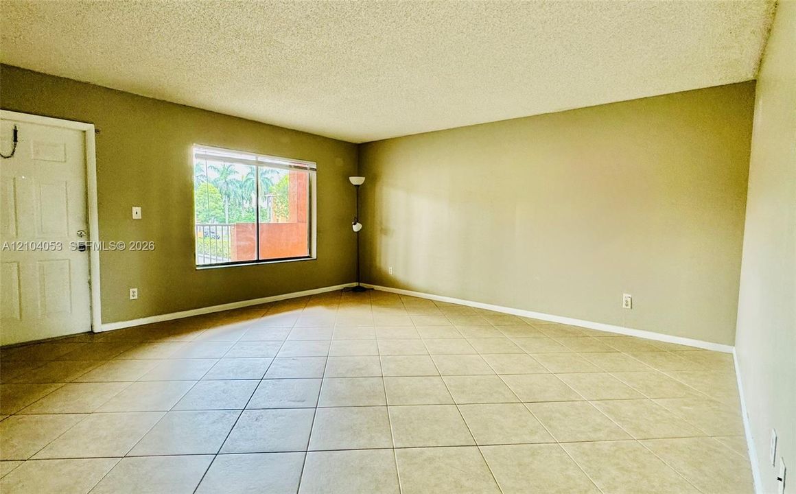 For Rent: $2,000 (2 beds, 2 baths, 963 Square Feet)