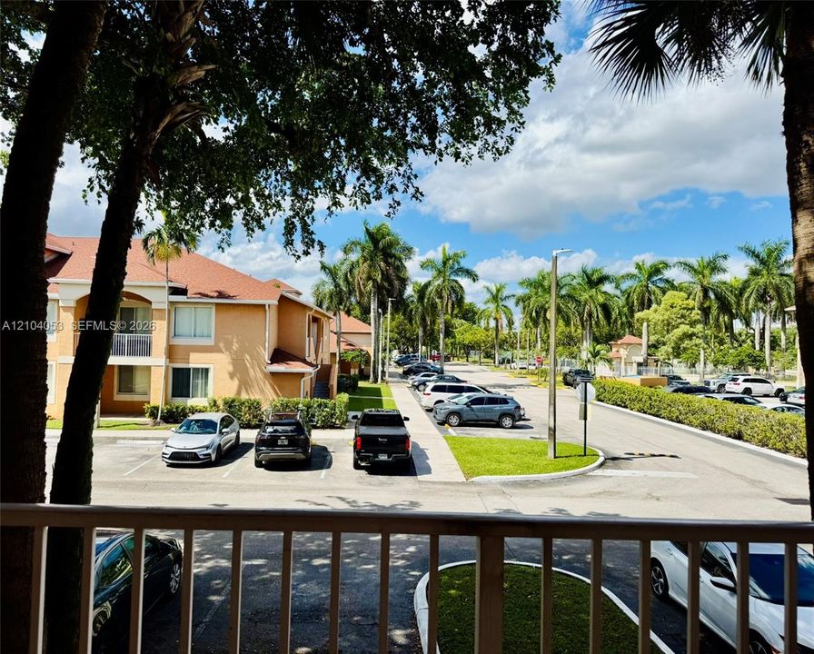 For Rent: $2,000 (2 beds, 2 baths, 963 Square Feet)