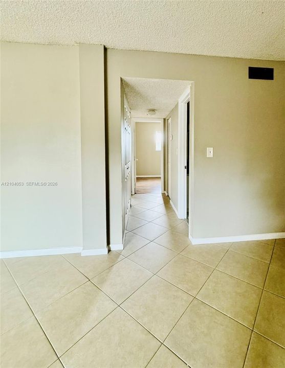 For Rent: $2,000 (2 beds, 2 baths, 963 Square Feet)