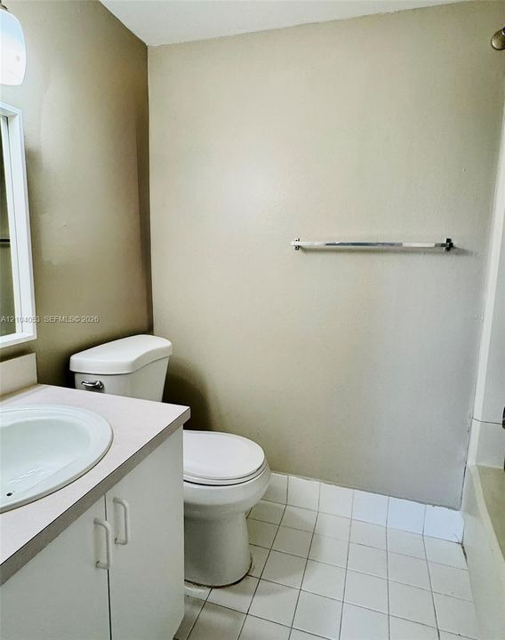 For Rent: $2,000 (2 beds, 2 baths, 963 Square Feet)