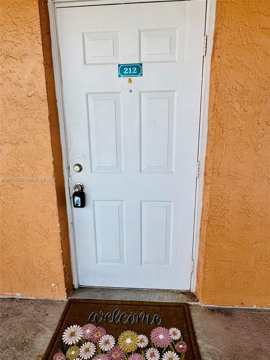 For Rent: $2,000 (2 beds, 2 baths, 963 Square Feet)