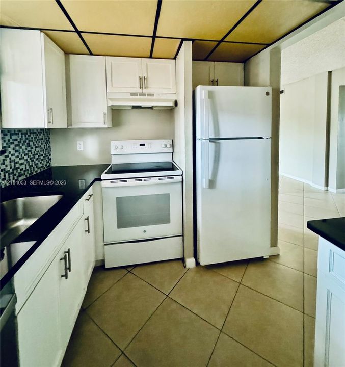 For Rent: $2,000 (2 beds, 2 baths, 963 Square Feet)