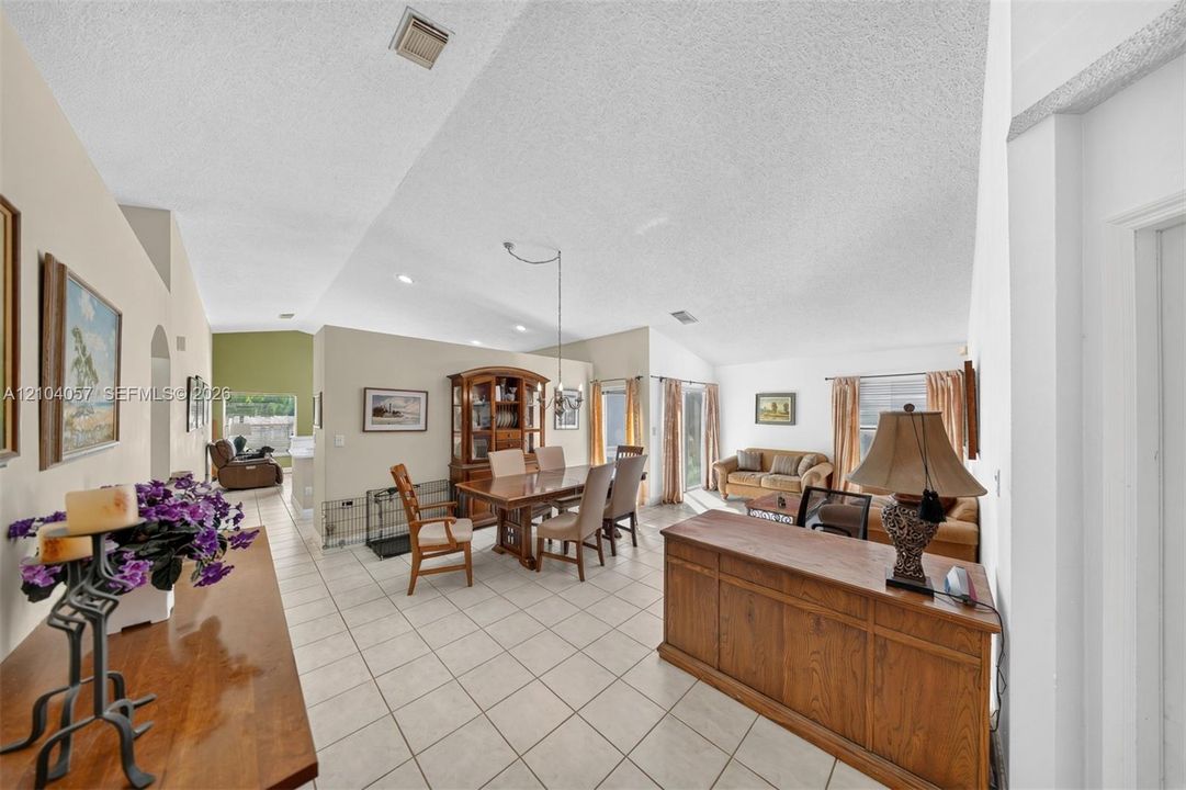 En Venta: $530,000 (3 camas, 2 baños, 1841 Pies cuadrados)