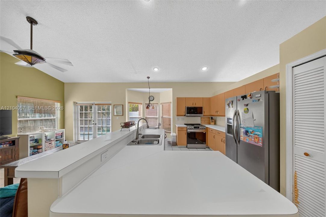 En Venta: $530,000 (3 camas, 2 baños, 1841 Pies cuadrados)
