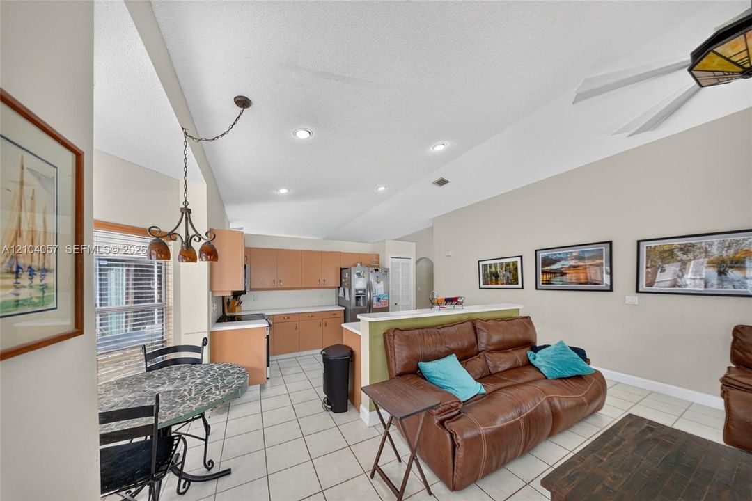 En Venta: $530,000 (3 camas, 2 baños, 1841 Pies cuadrados)