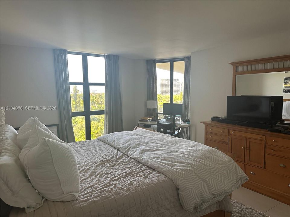 For Sale: $450,000 (2 beds, 2 baths, 1520 Square Feet)
