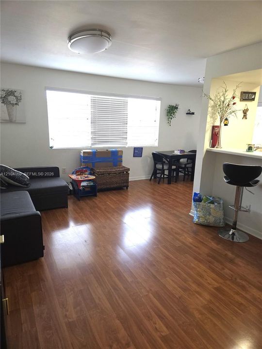 For Rent: $2,200 (2 beds, 2 baths, 1093 Square Feet)