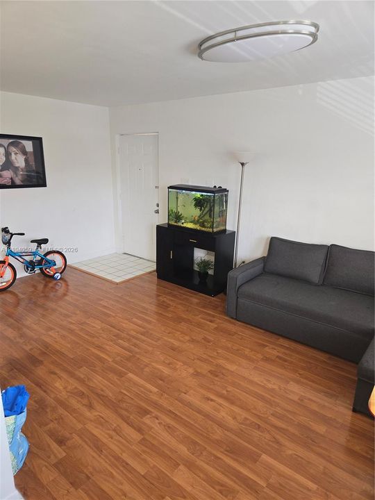 For Rent: $2,200 (2 beds, 2 baths, 1093 Square Feet)