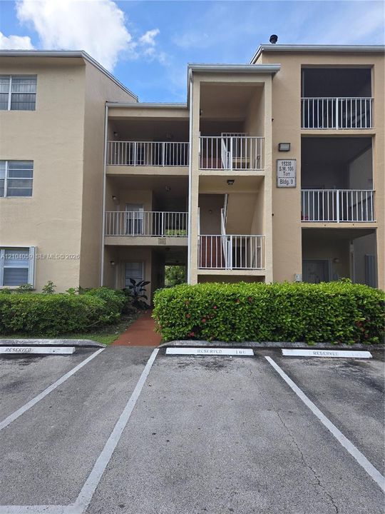 For Rent: $2,200 (2 beds, 2 baths, 1093 Square Feet)