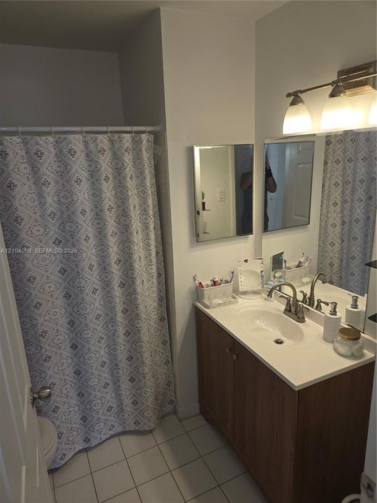 For Rent: $2,200 (2 beds, 2 baths, 1093 Square Feet)